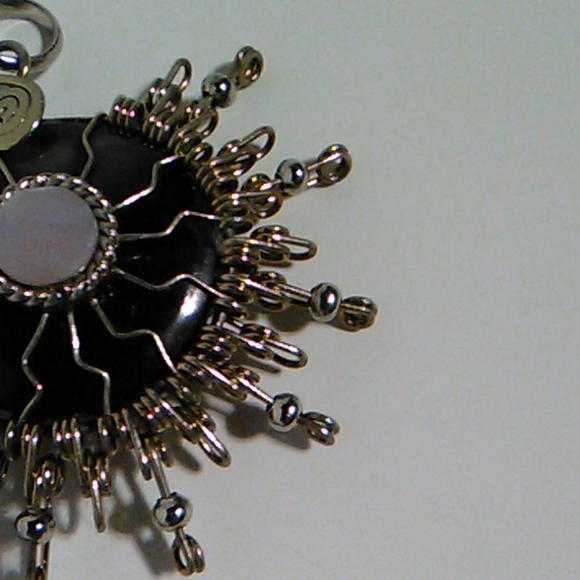 Nwot  Hard plastic charm with metal wire - Picture 5 of 6